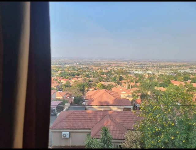 3 BEDROOM TOWNHOUSE FOR SALE IN SAFARI GARDENS